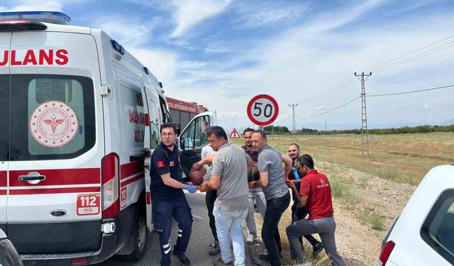 Malatya'da iki hafif ticari araç çarpıştı: 3 yaralı