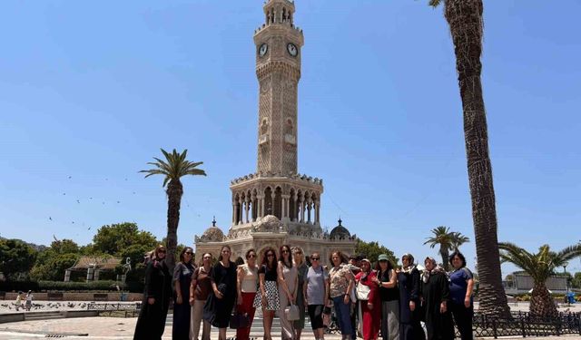 Manisalı kadınlar İzmir'i gezdi