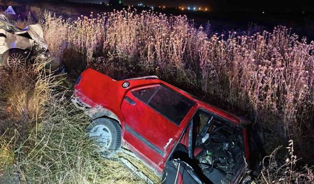 Mardin'de iki otomobilin çarpıştığı kazada 1 kişi öldü, 4 kişi yaralandı