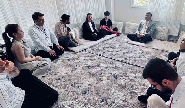 MEB Genel Müdürü Durna, okul saldırısından etkilenen öğrenci ve öğretmenleri ziyaret etti