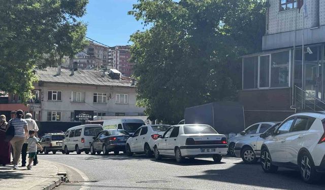 Metrelerce araç kuyruğu oluştu