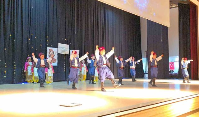 Miniklerin halk oyunları geceleri beğeni topladı