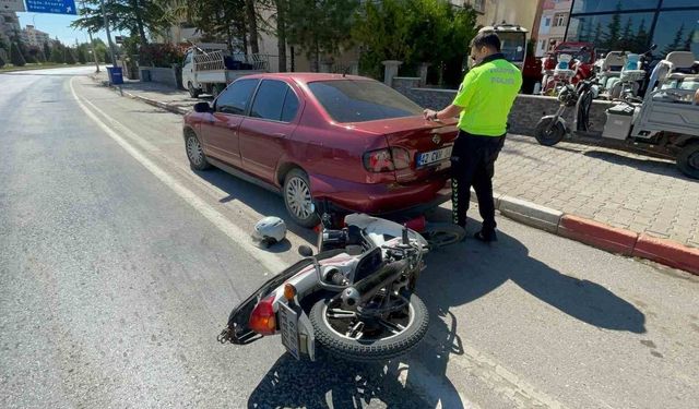 Motosiklet sürücüsünün ölümden döndüğü kaza anı kameraya yansıdı