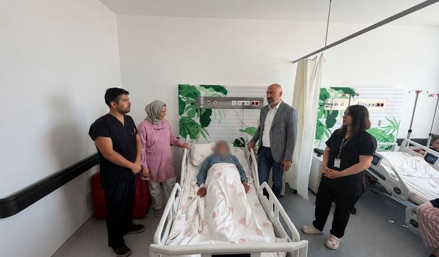 Niğde'de hastanın vücudundaki 7 kiloluk dev tümör başarıyla alındı