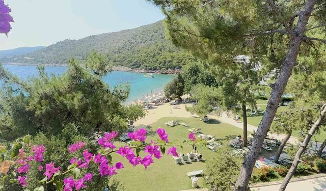 Okullar kapandı, Bodrum sahilleri doldu