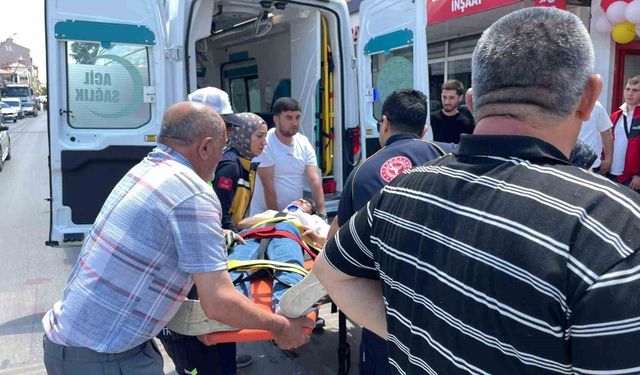Otomobille çarpışan motosikletin sürücüsü yaralandı