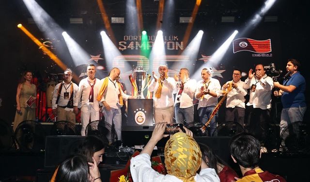 Şampiyonluk kupası Denizli'deki Galatasaraylılarla buluştu