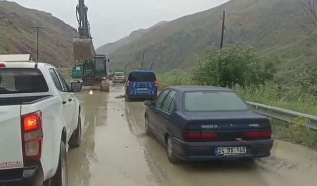 Selin kapattığı Erzincan-Kemah yolu yeniden ulaşıma açıldı