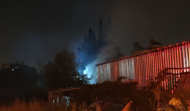 Seramik parçaları satılan iş yerinde yangın