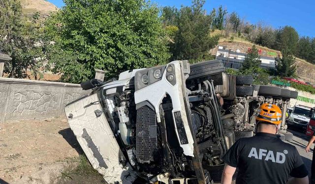 Siirt'te tır ile otomobil çarpıştı: 4 yaralı