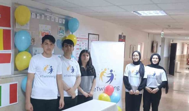 Sivas merkezli 6 ülkede 16 öğretmen iş birliğinde gençler dijital çağa hazırlanıyor
