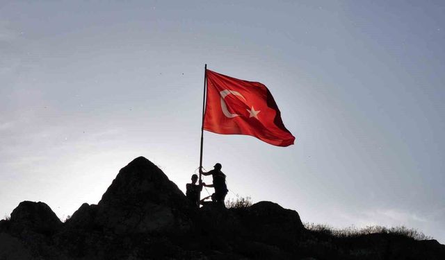 Sivas'ta bu kalede 8 asırdır Türk'ün bayrağı dalgalanıyor