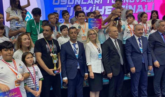 Siverekli öğrenci akıl ve zeka oyunlarında Türkiye birincisi oldu