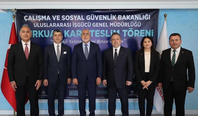 SOCAR Türkiye yöneticilerine Turkuaz Kart takdim edildi