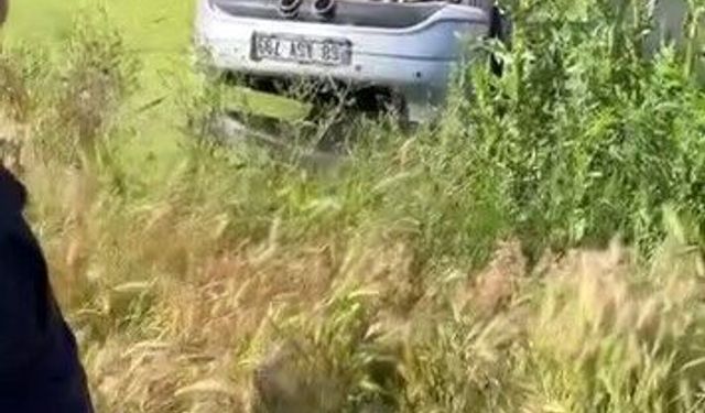 Su dolu drenaj kuyusuna gömülü otomobilden 2 ceset çıktı