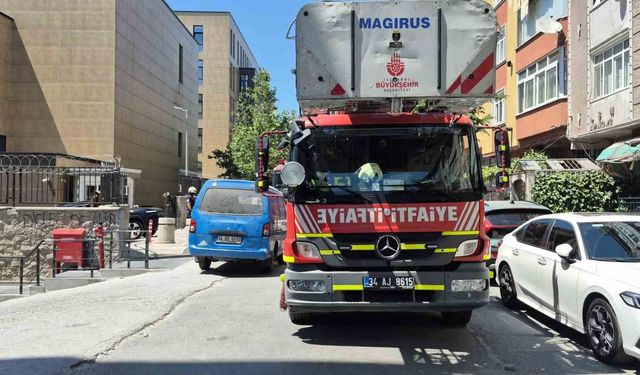 Sultangazi'de meslek yüksek okulunda yangın