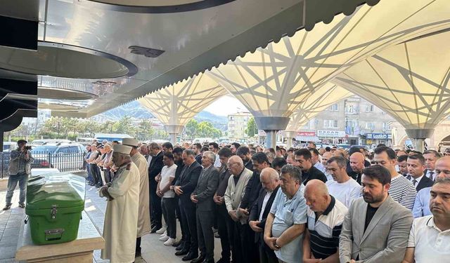 Tabancayla kendisini vuran şahıs toprağa verildi