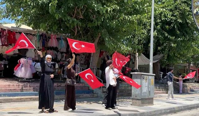 Tarsus'ta milli heyecan caddelere taştı