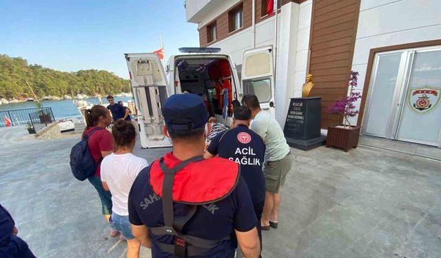 Tersane adasında rahatsızlanan vatandaşa tıbbi tahliye