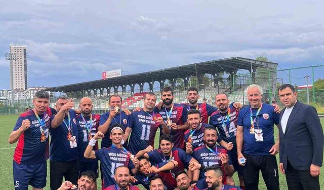 TİESF'de şampiyon Niğde Sağırlar Spor Kulübü oldu