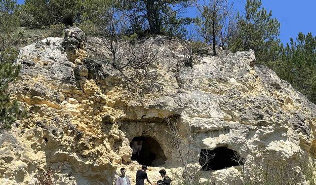 Üniversite öğrencileri, eğitim gördükleri ilçenin tarihi ve kültürel yerlerini gezdi