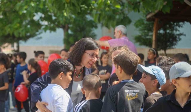 Uşak Belediye Başkan Vekili Özkan öğrencilerle bir araya geldi