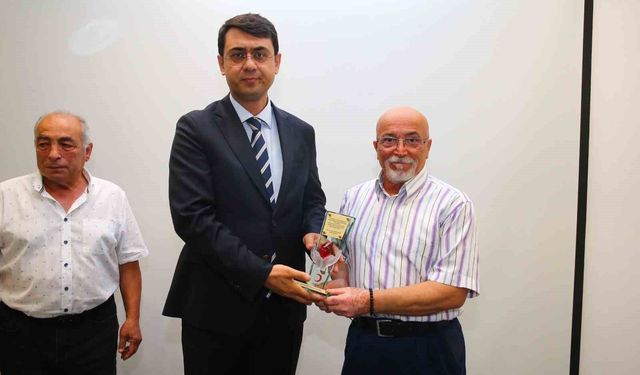 Uşak'ta kan bağışçılarına plaket taktim edildi
