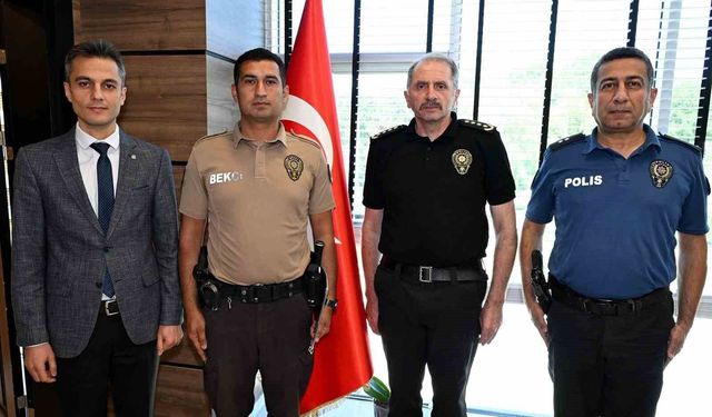 Uşak'ta örnek davranış sergileyen çarşı ve mahalle bekçisine teşekkür belgesi