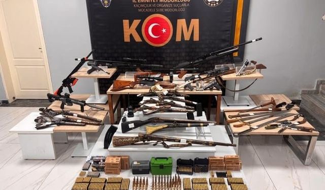 Uşak'ta silah ve tarihi nitelikteki tüfekler ele geçirildi