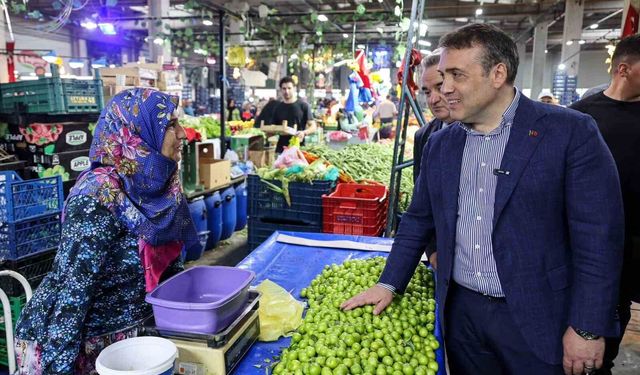 Vali Sözer, pazar esnafı ve vatandaşlarla bir araya geldi