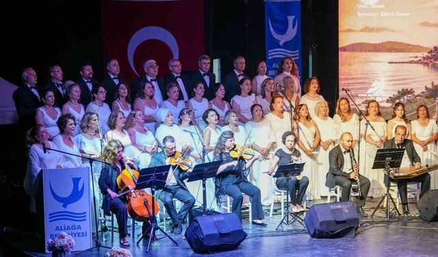 Yağmura rağmen büyük ilgi: ASEV Türk Sanat Müziği Korosu'ndan İstanbul şarkıları gecesi