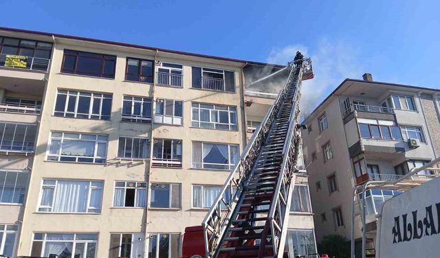 Yangında mahsur kalan kadın ve çocuk kurtarıldı