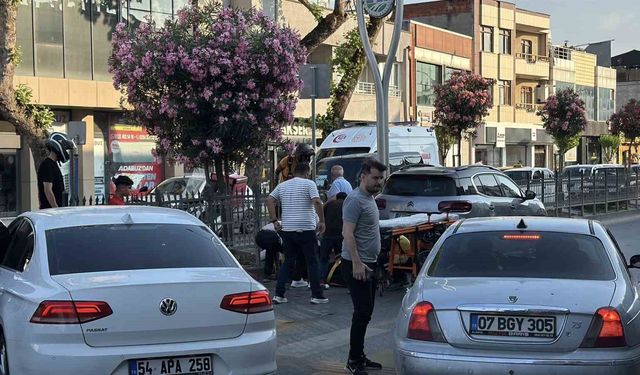 Yaya geçidinden geçerken otomobilin çarptığı kadın yaralandı