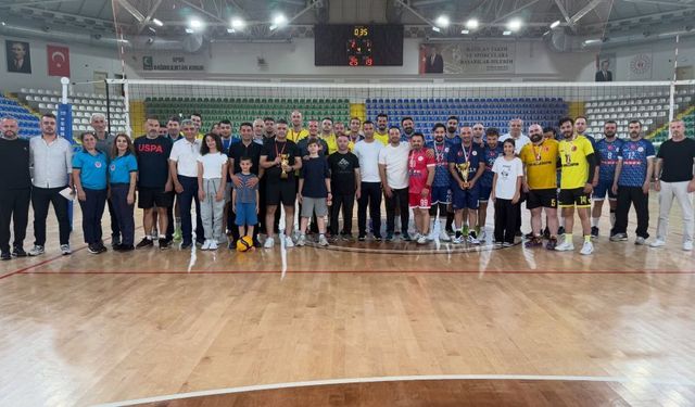 Rize'de Kurumlar Arası Voleybol Müsabakaları sona erdi