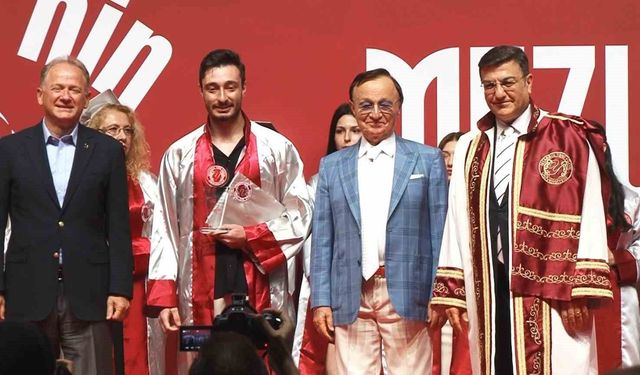 115 ülkeden öğrencisi bulunan üniversitede 3 bin 40 mezun sevinci