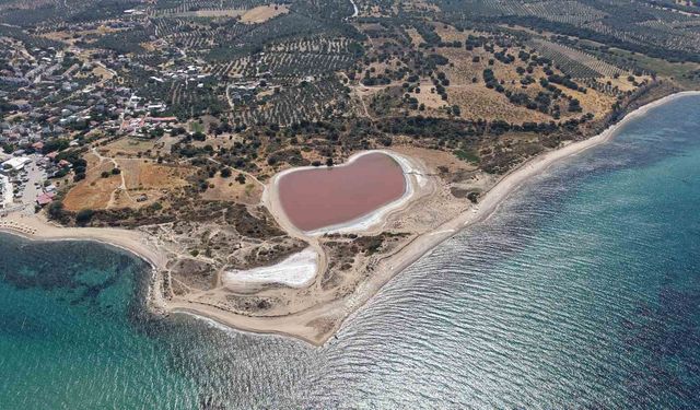 2 bin yıllık antik liman, kalpli pembe göle dönüştü