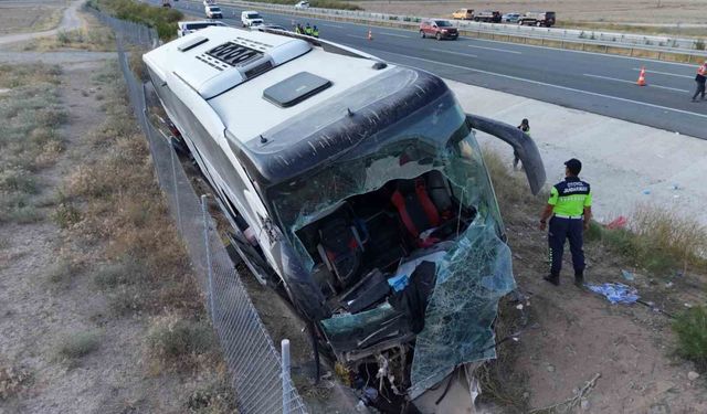 Aksaray'da 44 kişinin yaralandığı otobüs kazasında 1 kişi hayatını kaybetti