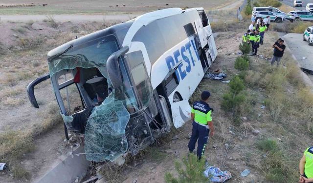 Aksaray'da yolcu otobüsü şarampole devrildi: 44 yaralı