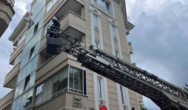 Alanya'da apartman dairesinin mutfağında çıkan yangın korkuttu