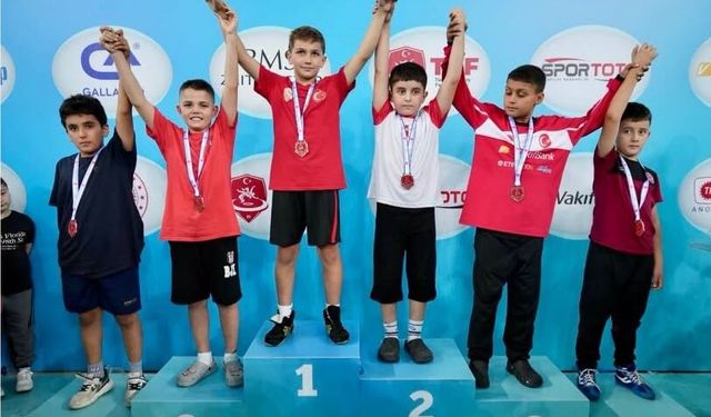 Aliağalı güreşçilerden iki Türkiye derecesi birden