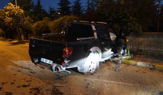 Alkollü ve ehliyetsiz sürücü duvara çarparak durabildi: 1 yaralı