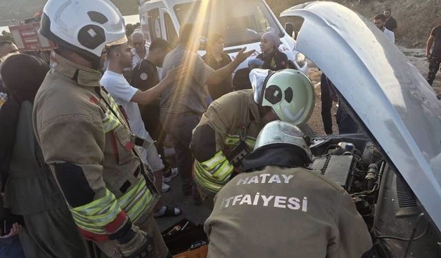 Altınözü'nde trafik kazasında 6 kişi yaralandı