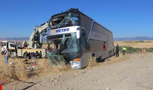 Amasya'da çift katlı otobüs kazası: 2'si ağır 46 yaralı