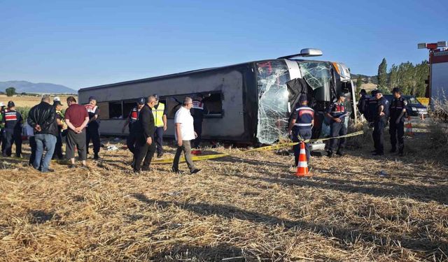 Amasya'da yolcu otobüsü devrildi: 2'si ağır 46 yaralı