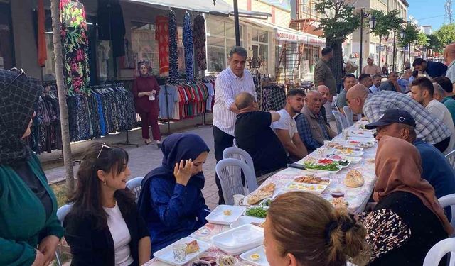 Anahtar Parti Kırşehir teşkilatı çarşı esnafıyla kahvaltıda buluştu