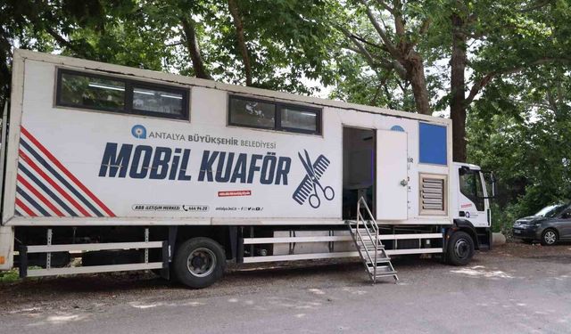 Antalya'da mobil kuaför tırı yaylalarda hizmet veriyor