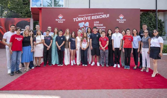 Bahçeşehir Koleji'nden LGS'de başarı: 31 öğrenci tam puanla Türkiye birincisi oldu