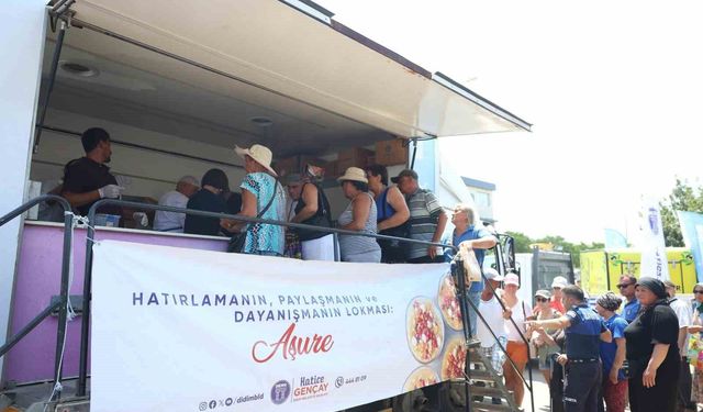 Başkan Gençay'dan 8 bin kişilik aşure ikramı