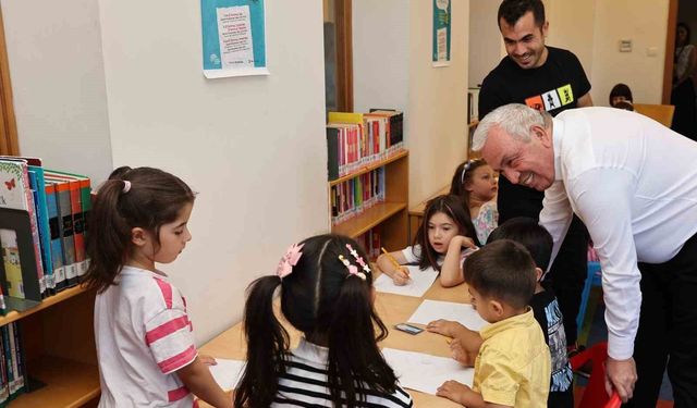 Başkan Şadi Özdemir, çocuklar ve ebeveynleri ile kütüphane buluştu