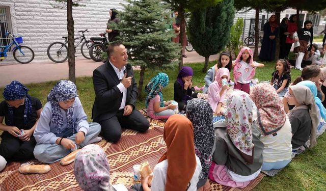 Başkan Ural'dan miniklere tatlı sürpriz